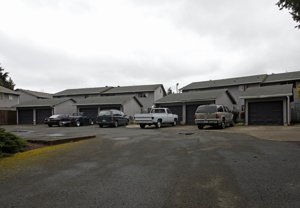 Tierra Lynn Terrace in Woodburn, OR - Building Photo