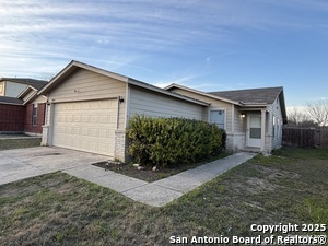 10047 Sungate Park in San Antonio, TX - Building Photo