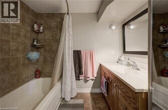 31 Weichel St in Kitchener, ON - Building Photo - Building Photo