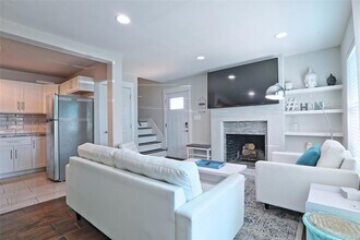 4804 W Wind Trail, Unit 102 in Austin, TX - Foto de edificio - Building Photo