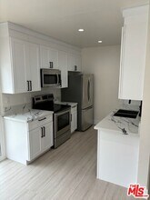 1242 17th St in Santa Monica, CA - Building Photo - Building Photo