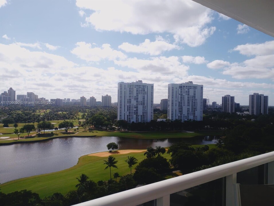 3625 N Country Club Dr, Unit 1604 in Aventura, FL - Building Photo