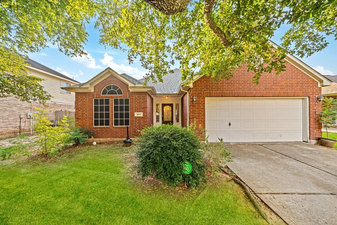 4815 Plum Forest Rd in Houston, TX - Building Photo