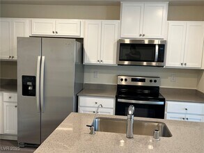 4487 Honey Hls Ave in Las Vegas, NV - Building Photo - Building Photo