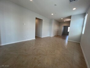 583 Quiet Serenade Ct in Henderson, NV - Building Photo - Building Photo