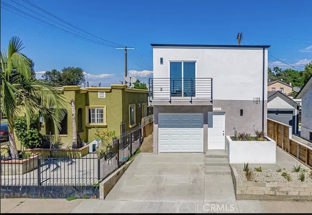 1105 E 103rd Pl in Los Angeles, CA - Building Photo