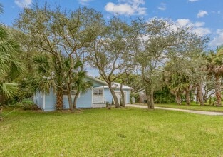 5379 4th St in St. Augustine, FL - Foto de edificio - Building Photo
