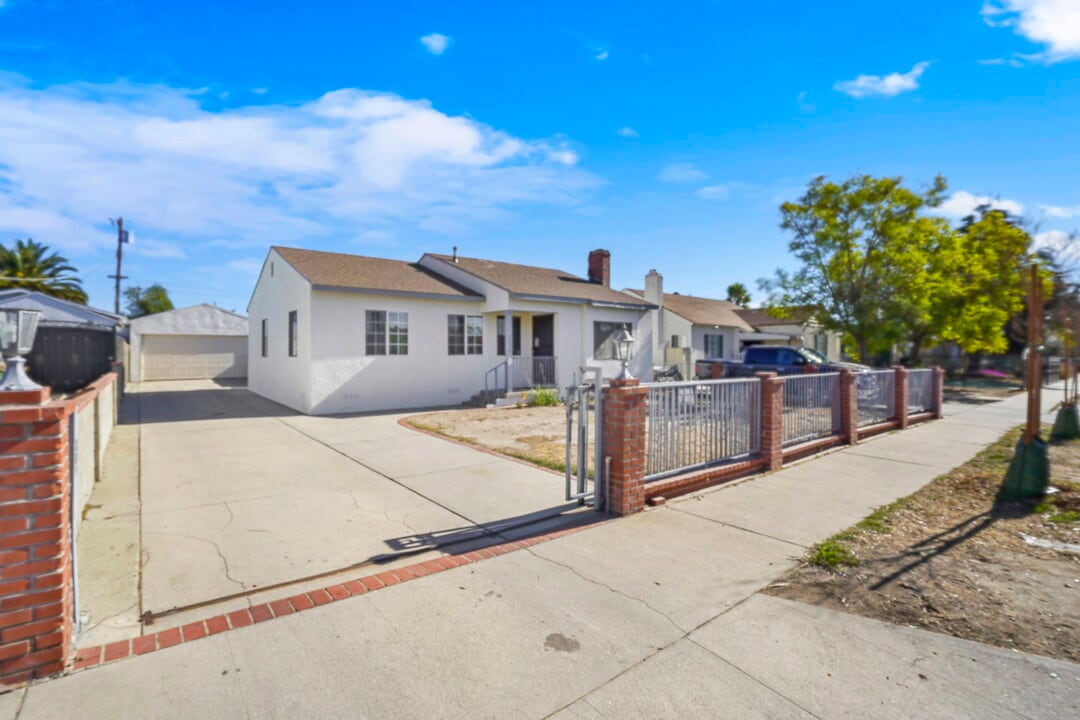 7554 Irvine Ave in North Hollywood, CA - Building Photo
