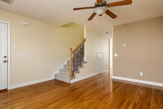 202 Clover Ct in Aberdeen, NC - Foto de edificio - Building Photo