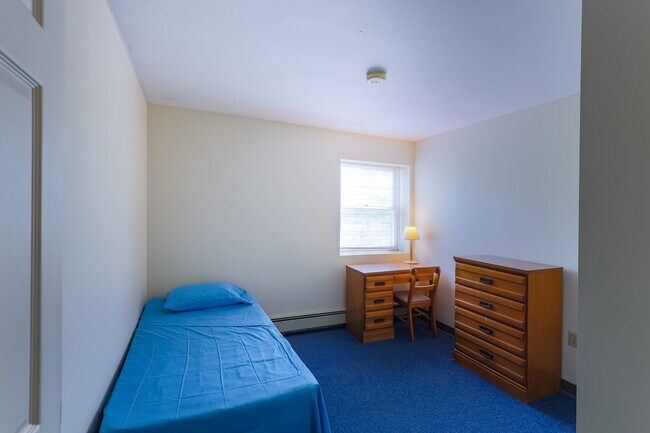 Wehnwood Court Student Living in Altoona, PA - Building Photo - Interior Photo