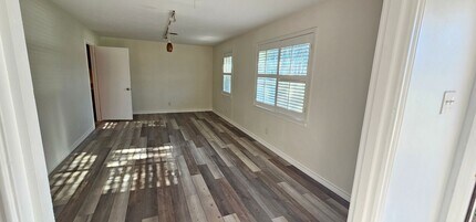 1401 E Sherman Dr in Denton, TX - Foto de edificio - Building Photo