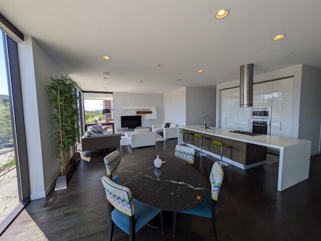 property at 622 N Ashland Ave