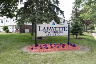 Lafayette Townhouses in Niagara Falls, NY - Foto de edificio - Building Photo