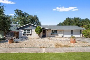 7015 Forest Pine St in San Antonio, TX - Building Photo