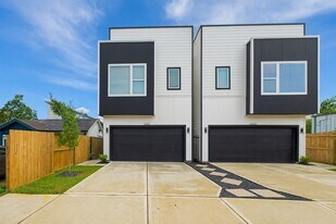 6734 Lozier St in Houston, TX - Building Photo