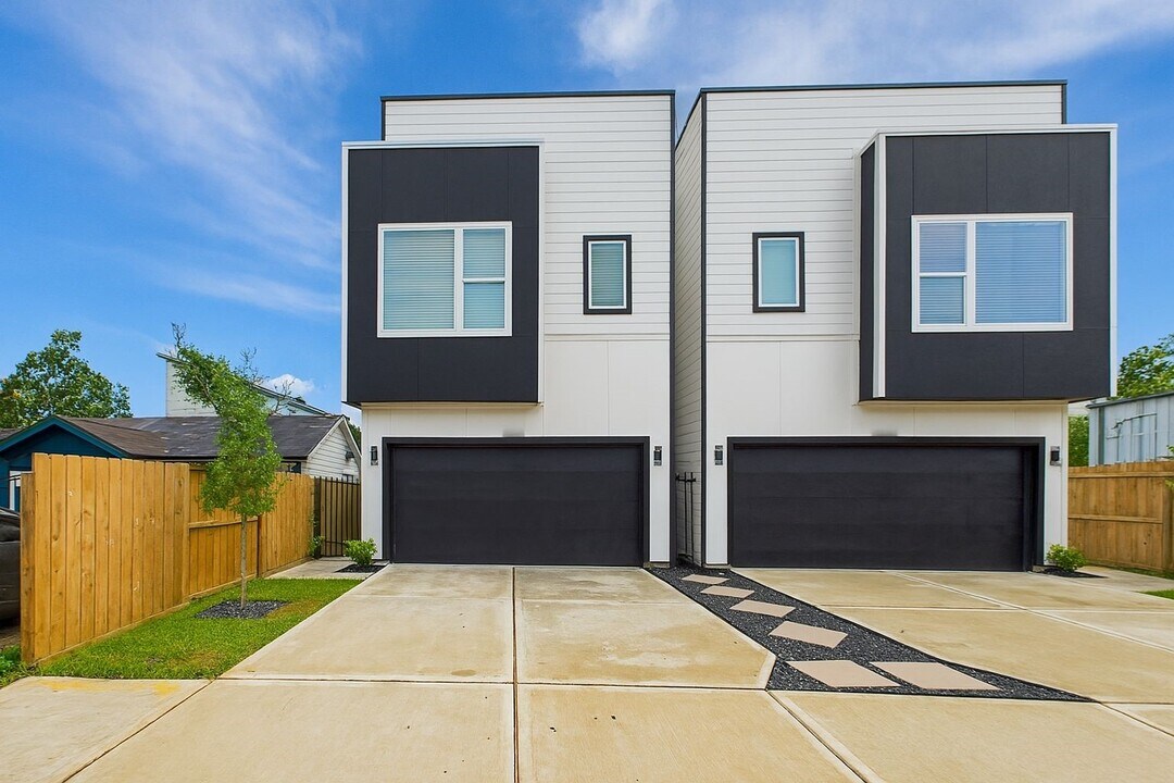 6734 Lozier St in Houston, TX - Building Photo