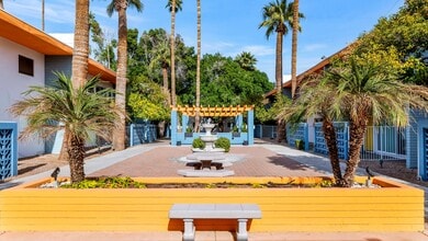 The Phoenix Apartments on 6th Avenue in Phoenix, AZ - Foto de edificio - Building Photo