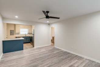 The Flats at Walker and Reed in College Park, GA - Building Photo - Interior Photo