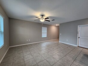 10231 Bright Crystal Ave in Riverview, FL - Building Photo - Building Photo