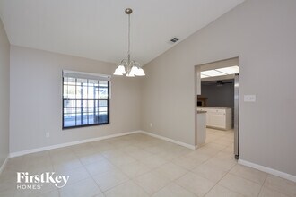 1075 Shaffer Trail in Oviedo, FL - Building Photo - Building Photo