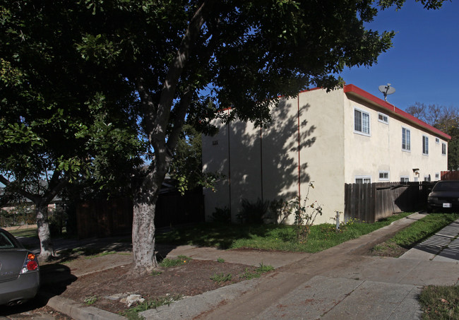 535 Coleman Ave in Los Angeles, CA - Foto de edificio - Building Photo