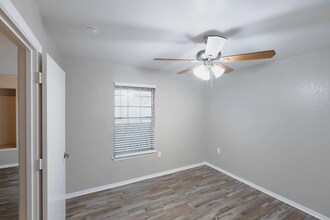 390 Shady Ln Dr in Fort Worth, TX - Building Photo - Building Photo