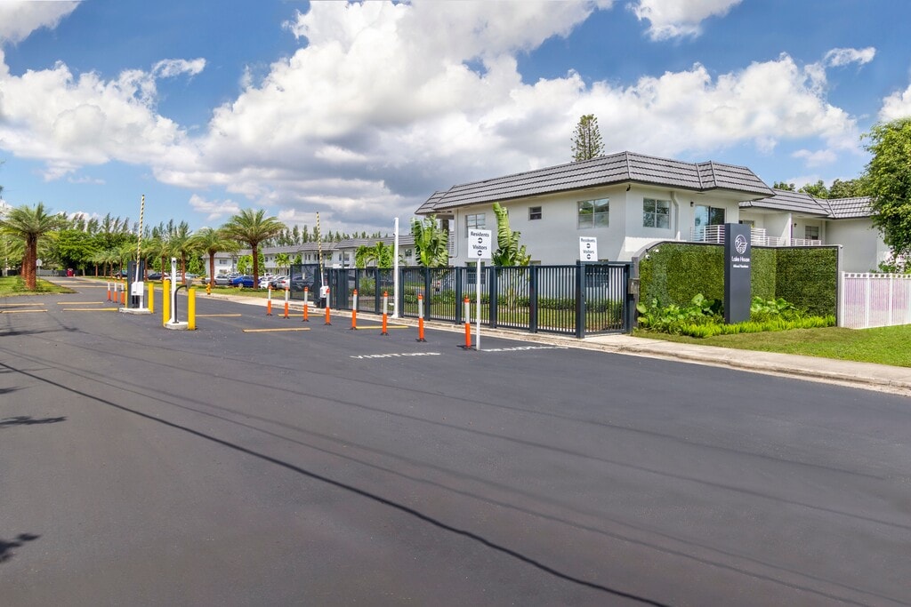Lake House Apartments in Miami Gardens, FL