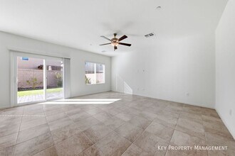 4445 Bayley Skye Ave in Las Vegas, NV - Building Photo - Building Photo