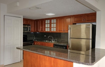 6866 NW 166th Ter in Miami Lakes, FL - Building Photo - Building Photo
