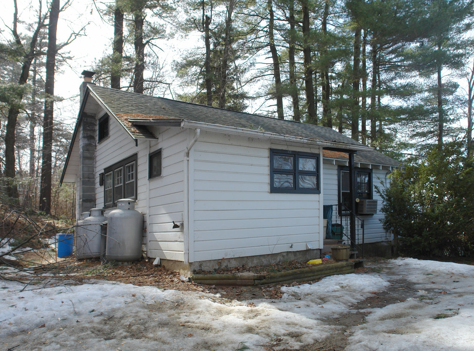 1-4 Aft Ct in Saratoga Spgs, NY - Building Photo