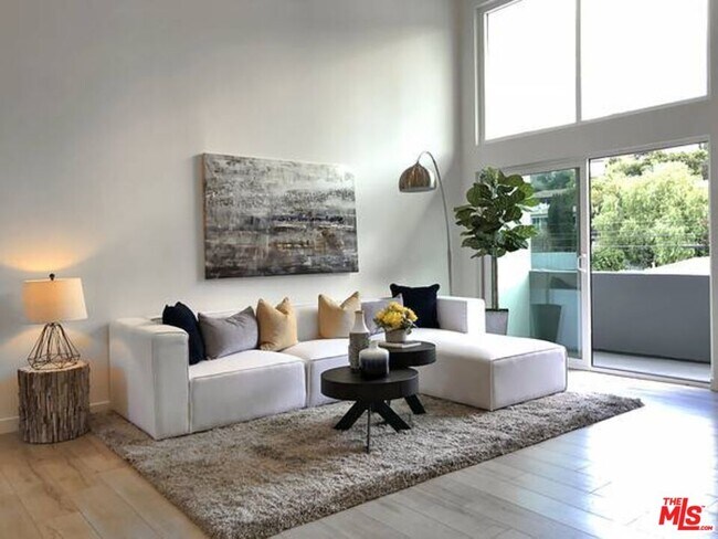 2211 Griffith Park Blvd in Los Angeles, CA - Building Photo - Building Photo
