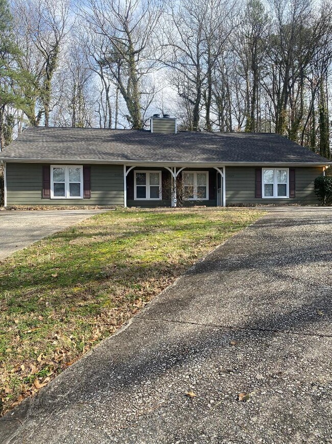 4069 Coopers Hill Dr SE