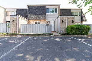 1402 Bill Carrol Dr in Norman, OK - Building Photo