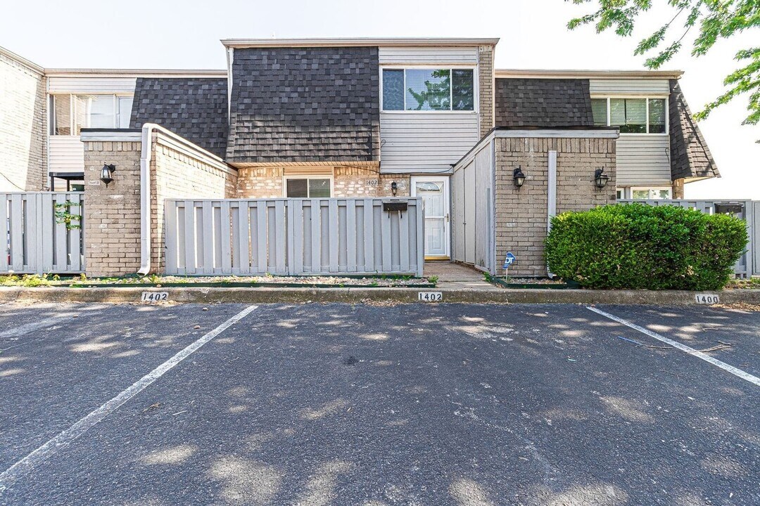 1402 Bill Carrol Dr in Norman, OK - Building Photo