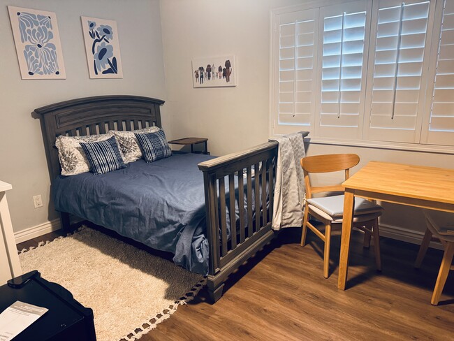 property at 1716 W Mandalay Ln