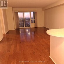 350 Princess Royal Dr in Mississauga, ON - Building Photo - Building Photo