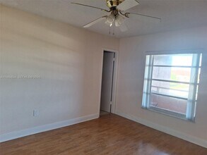 17600 NW 68th Ave in Hialeah, FL - Building Photo - Building Photo