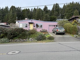 2112 Buttermilk Ln in Arcata, CA - Building Photo