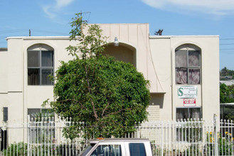 1144 N Westmoreland Ave in Los Angeles, CA - Building Photo - Building Photo