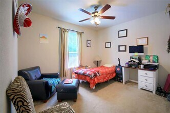 5501 Bradford Pear Ln in Austin, TX - Foto de edificio - Building Photo