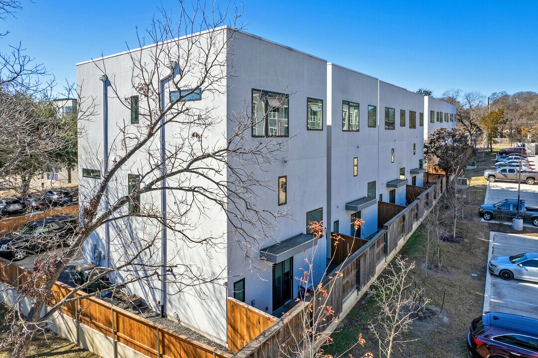 Bluebonnet at Zilker in Austin, TX - Building Photo