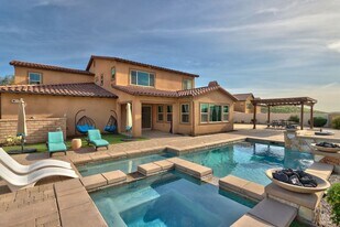 32640 Cougar Pass Ct in Winchester, CA - Building Photo