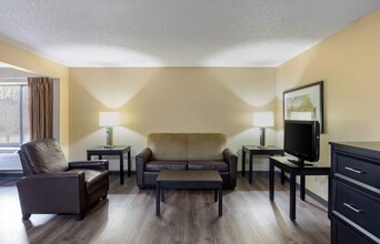 Furnished Studio - Omaha in Omaha, NE - Foto de edificio - Building Photo