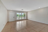 455 NE 33rd St in Boca Raton, FL - Foto de edificio - Building Photo