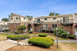 Quail Ridge in Acton, MA - Building Photo