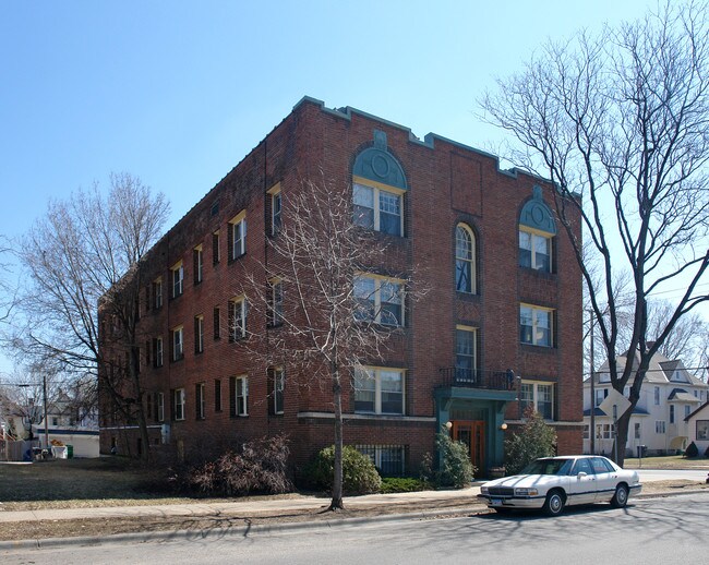 2555 Bryant in Minneapolis, MN - Building Photo - Building Photo