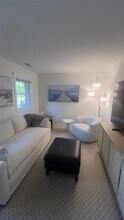 10 Leland Ln in Southampton, NY - Building Photo - Building Photo
