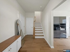 106 W Ramsey Terrace in Fair Lawn, NJ - Building Photo - Building Photo