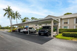 815 Gulf Pavillion Dr in Naples, FL - Building Photo