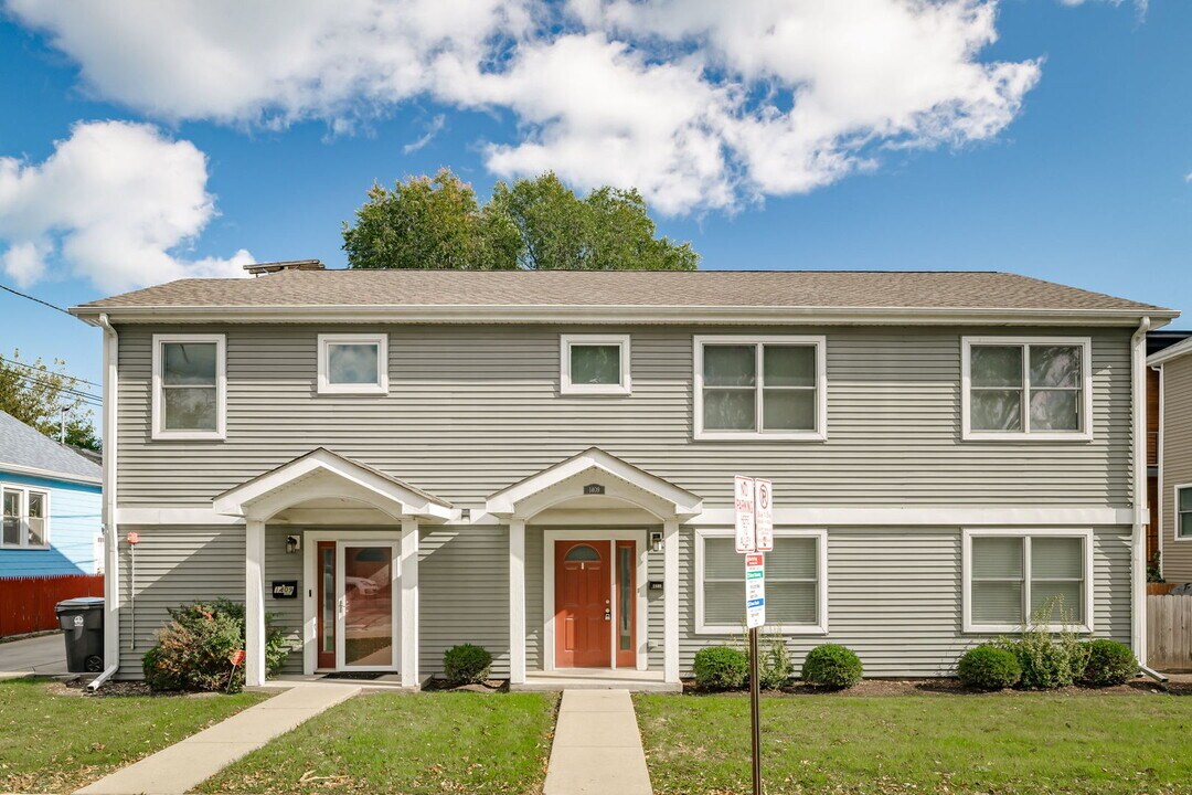 1409 Dodge Ave in Evanston, IL - Building Photo